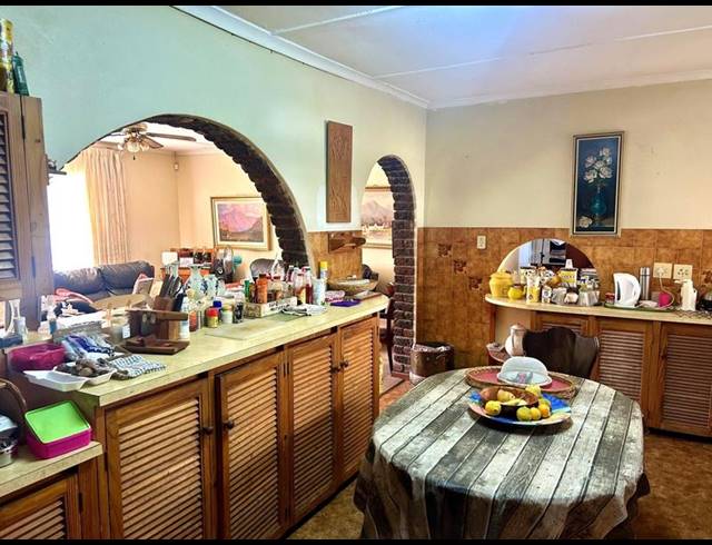 4 BEDROOM HOUSE FOR SALE IN BERGZICHT